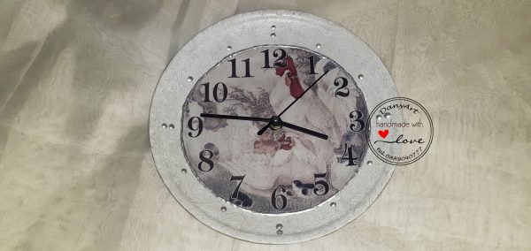 Стенен часовник Кокошки