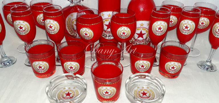 Комплект бутилки, чаши за червено и бяло вино и пепелници ЦСКА