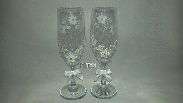 Двойка чаши за бяло вино Бели цветя - White flowers