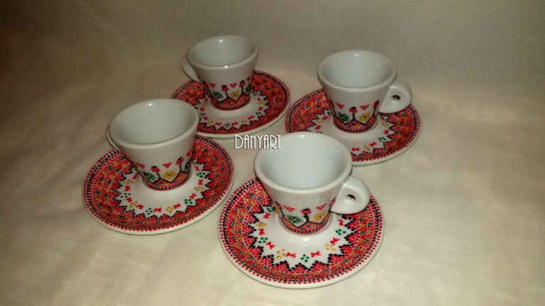 Комплект рисувани чаши за кафе Шевица